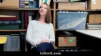रेड इंडियन टीन हो जाता है अरेस्ट और गड़बड़ के लिए shoplifting