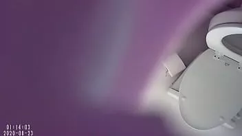 Odtwórz Kumple gorąca 23-letnia żona przyłapała na sikaniu!