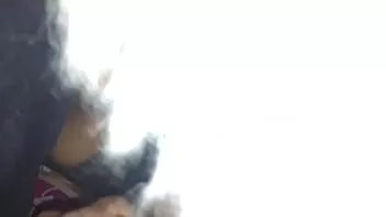 播放 Toya 变得懒惰，试图从 Pipington 先生的鸡巴上吮吸坚果