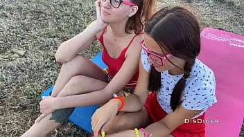 Redare Am luat-o cu o prietenă a două fete drăguțe în munți și a fugit tare