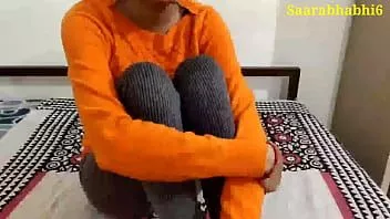 भारतीय सौतेली बेटी गंदी बातों के साथ सेक्स और मुख-मैथुन के लिए अपने सौतेले पिता को बहकाती है