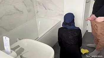 Jouer Superbe femme de chambre musulmane arabe baisée dans le cul pour une critique cinq étoiles