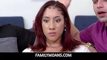 Familymoans - kira perez ağzına ve amına bazı büyük yaraklar alıyor