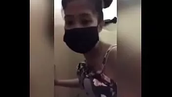 تشغيل هواة زوجين الآسيوية يمارس الجنس في دورة المياه العامة