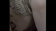 amatir bayi di pakaian lingerie goes liar dengan masuk ke dalam tenggorokan mengisap penis
