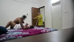 मेरी अजीब नौकरानी से वासनोत्तेजक मुख-मैथुन और बिल्ली की चुदाई