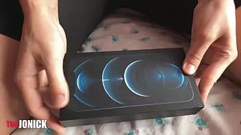 Jouer La fille est prête à tout pour un nouvel iphone