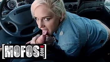 تشغيل (روسيلا فيسكونتي) لديها كسها قصفت في مؤخرة الشاحنة بواسطة (إريك إيفرهارد) - Mofos