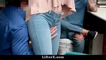play Teen ile diş telleri fucked tarafından güvenlik görevlisi